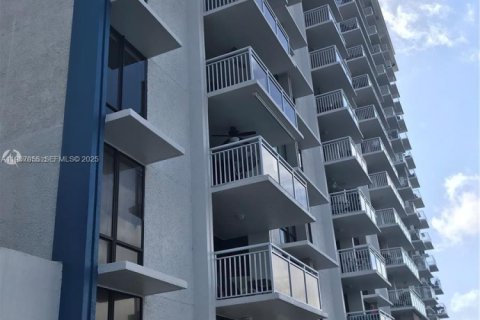 Купить кондоминиум в Холливуд, Флорида 2 спальни, 113.15м2, № 2053401 - фото 25