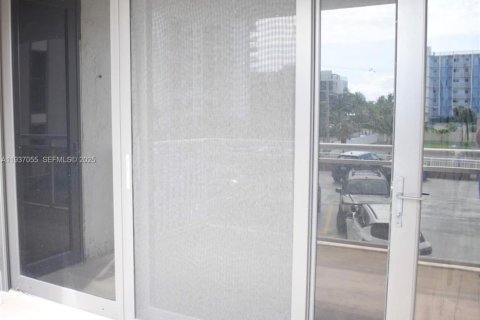 Купить кондоминиум в Холливуд, Флорида 2 спальни, 113.15м2, № 2053401 - фото 14