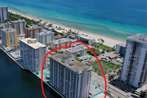 Купить кондоминиум в Холливуд, Флорида 2 спальни, 113.15м2, № 2053401 - фото 27