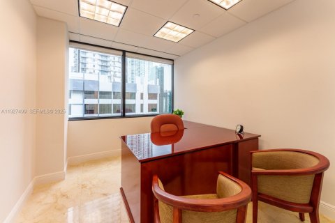 Commercial property in Miami, Florida № 2076825 - photo 13