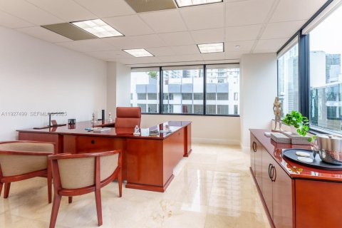 Commercial property in Miami, Florida № 2076825 - photo 17