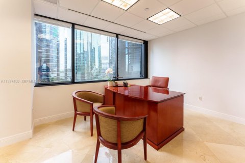 Commercial property in Miami, Florida № 2076825 - photo 19