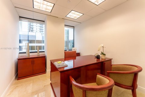 Commercial property in Miami, Florida № 2076825 - photo 14