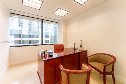 Commercial property in Miami, Florida № 2076825 - photo 15