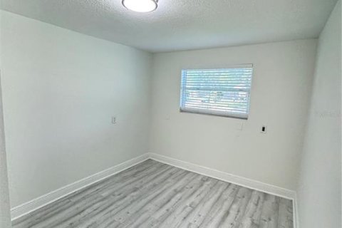 House in Tampa, Florida 3 bedrooms, 139.35 sq.m. № 1918413 - photo 11