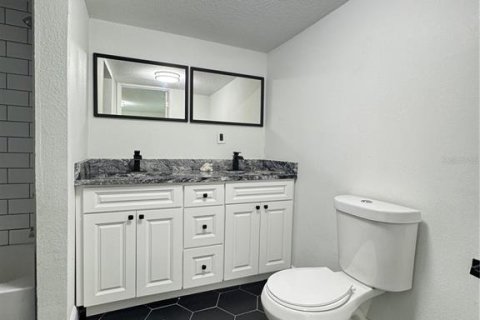 House in Tampa, Florida 3 bedrooms, 139.35 sq.m. № 1918413 - photo 10