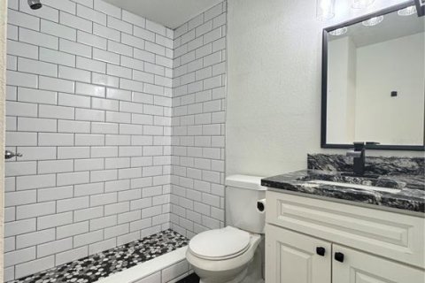 House in Tampa, Florida 3 bedrooms, 139.35 sq.m. № 1918413 - photo 15