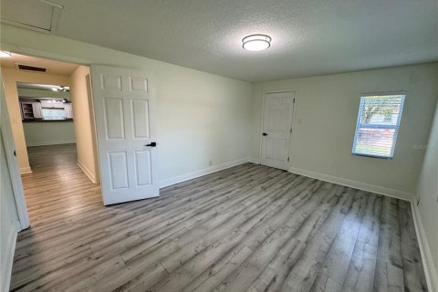 House in Tampa, Florida 3 bedrooms, 139.35 sq.m. № 1918413 - photo 14