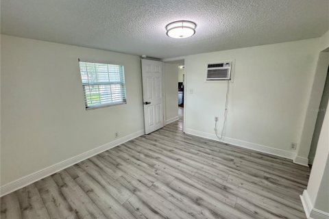 House in Tampa, Florida 3 bedrooms, 139.35 sq.m. № 1918413 - photo 8