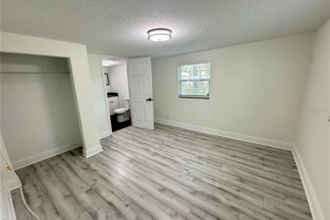 House in Tampa, Florida 3 bedrooms, 139.35 sq.m. № 1918413 - photo 7