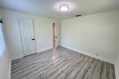 House in Tampa, Florida 3 bedrooms, 139.35 sq.m. № 1918413 - photo 17