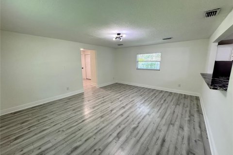 House in Tampa, Florida 3 bedrooms, 139.35 sq.m. № 1918413 - photo 5
