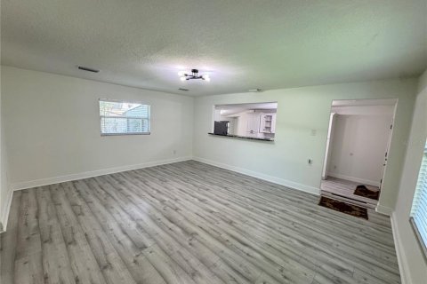 House in Tampa, Florida 3 bedrooms, 139.35 sq.m. № 1918413 - photo 6
