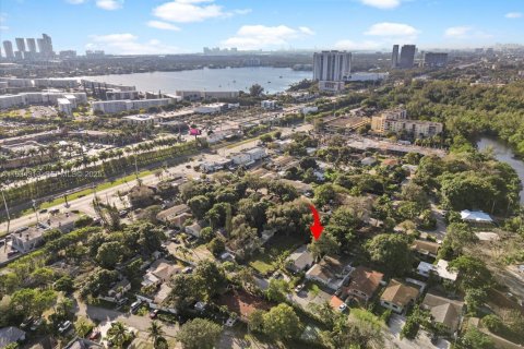 House in North Miami Beach, Florida 2 bedrooms, 156.08 sq.m. № 1994109 - photo 22