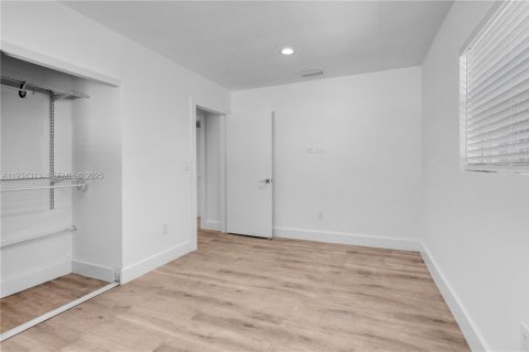House in North Miami Beach, Florida 2 bedrooms, 156.08 sq.m. № 1994109 - photo 10