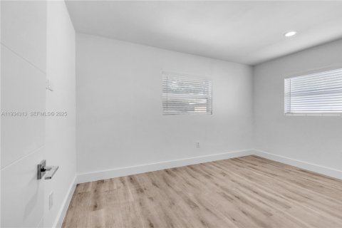 House in North Miami Beach, Florida 2 bedrooms, 156.08 sq.m. № 1994109 - photo 7