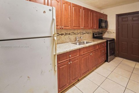 Townhouse in Lauderhill, Florida 2 bedrooms, 94.76 sq.m. № 2032207 - photo 4