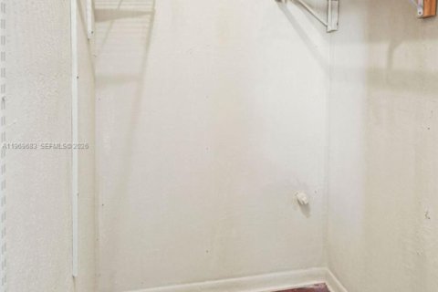 Townhouse in Lauderhill, Florida 2 bedrooms, 94.76 sq.m. № 2032207 - photo 14