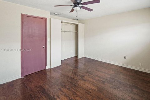 Townhouse in Lauderhill, Florida 2 bedrooms, 94.76 sq.m. № 2032207 - photo 12