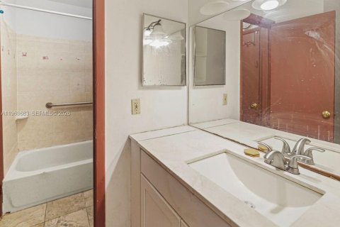 Townhouse in Lauderhill, Florida 2 bedrooms, 94.76 sq.m. № 2032207 - photo 7