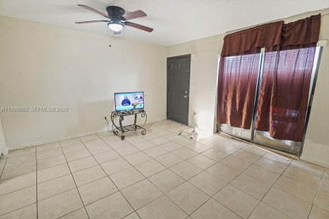 Townhouse in Lauderhill, Florida 2 bedrooms, 94.76 sq.m. № 2032207 - photo 5