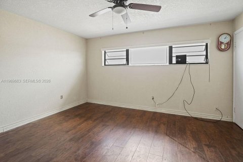 Townhouse in Lauderhill, Florida 2 bedrooms, 94.76 sq.m. № 2032207 - photo 11