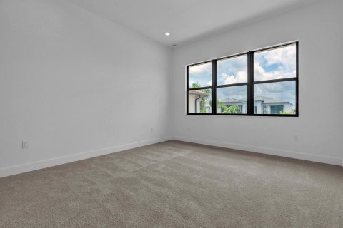House in Boca Raton, Florida 6 bedrooms, 506.6 sq.m. № 2086381 - photo 28