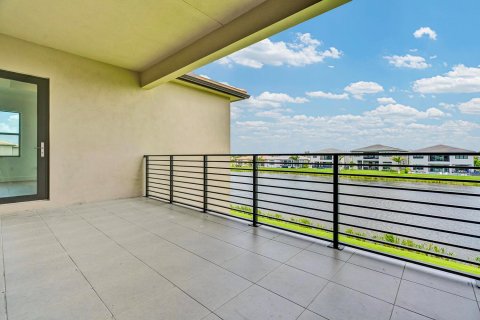 House in Boca Raton, Florida 6 bedrooms, 506.6 sq.m. № 2086381 - photo 25
