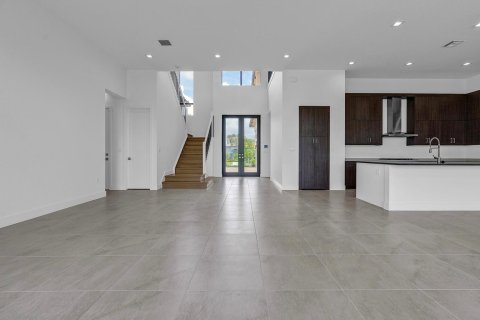 House in Boca Raton, Florida 6 bedrooms, 506.6 sq.m. № 2086381 - photo 3