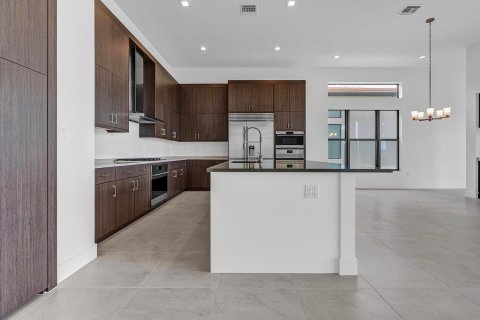 House in Boca Raton, Florida 6 bedrooms, 506.6 sq.m. № 2086381 - photo 12