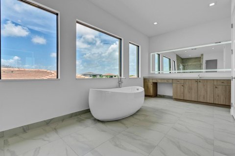 House in Boca Raton, Florida 6 bedrooms, 506.6 sq.m. № 2086381 - photo 24