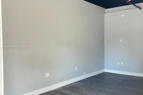 Commercial property in Medley, Florida № 1828341 - photo 11