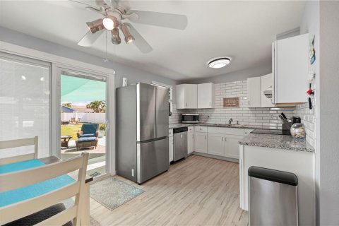 House in Englewood, Florida 2 bedrooms, 103.86 sq.m. № 1885679 - photo 10