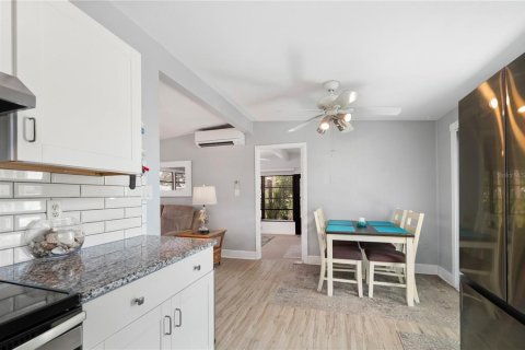 House in Englewood, Florida 2 bedrooms, 103.86 sq.m. № 1885679 - photo 12