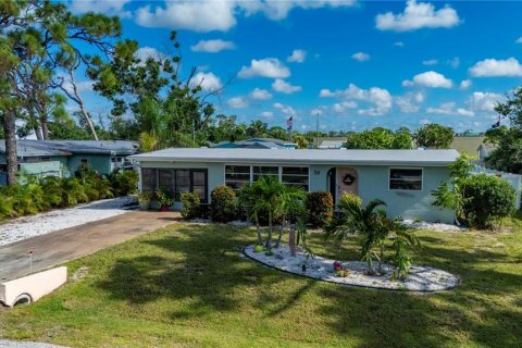 House in Englewood, Florida 2 bedrooms, 103.86 sq.m. № 1885679 - photo 1