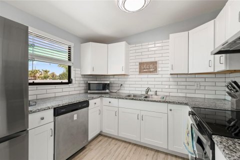House in Englewood, Florida 2 bedrooms, 103.86 sq.m. № 1885679 - photo 9