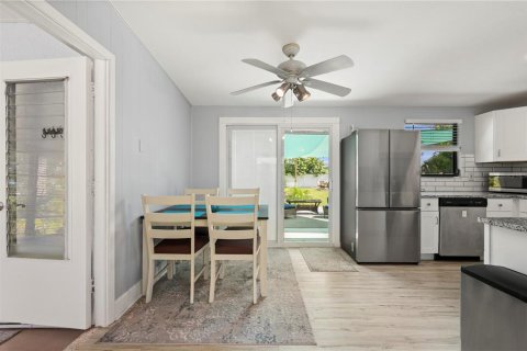House in Englewood, Florida 2 bedrooms, 103.86 sq.m. № 1885679 - photo 13