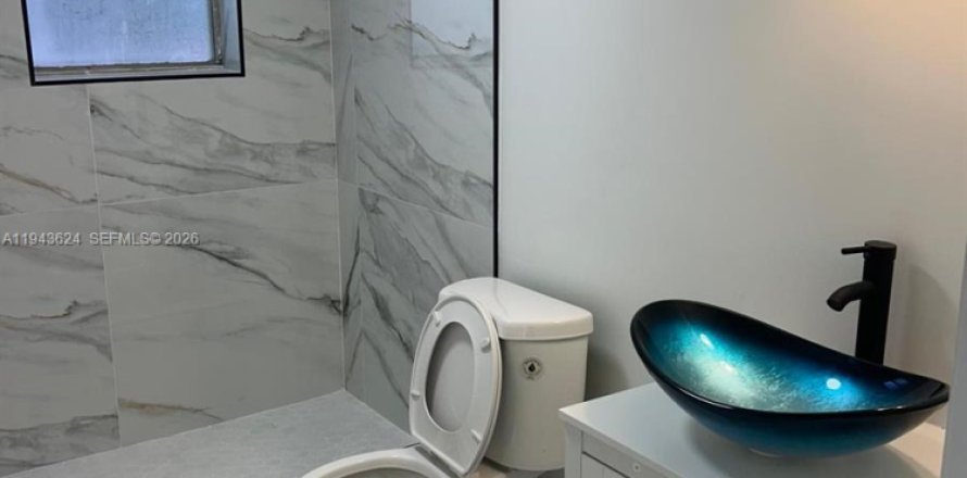 Villa ou maison à Miami Gardens, Floride 4 chambres, 133.41 m2 № 2059885