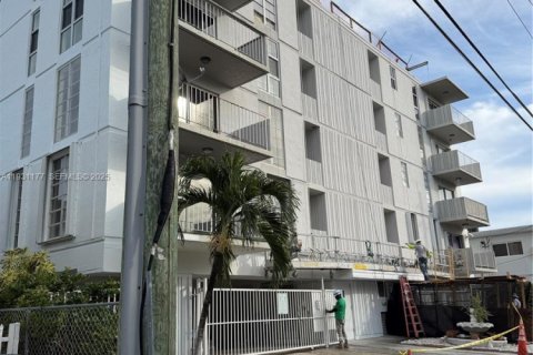 Снять в аренду кондоминиум в Майами-Бич, Флорида 2 спальни, 115.48м2, № 1989628 - фото 1