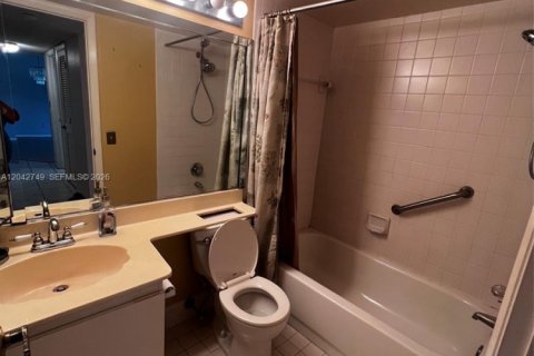Купить кондоминиум в Тамарак, Флорида 2 спальни, 117.99м2, № 2242226 - фото 6