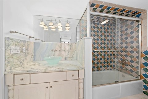 Condominio en alquiler en South Palm Beach, Florida, 2 dormitorios, 131.64 m2 № 2009341 - foto 23