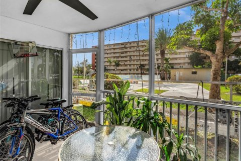 Copropriété à louer à Miami, Floride: 2 chambres, 122.17 m2 № 1942152 - photo 19