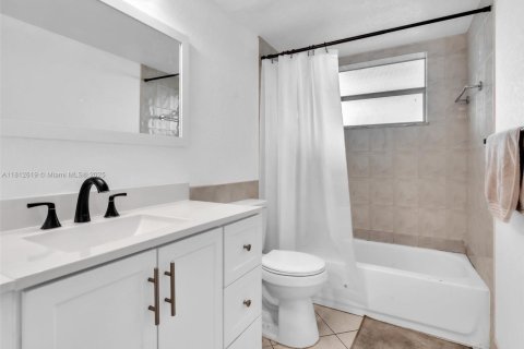 Copropriété à louer à Miami, Floride: 2 chambres, 122.17 m2 № 1942152 - photo 23