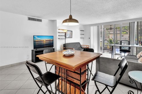 Copropriété à louer à Miami, Floride: 2 chambres, 122.17 m2 № 1942152 - photo 11