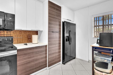 Copropriété à louer à Miami, Floride: 2 chambres, 122.17 m2 № 1942152 - photo 3