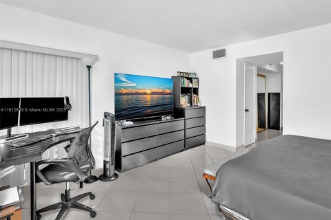 Copropriété à louer à Miami, Floride: 2 chambres, 122.17 m2 № 1942152 - photo 29