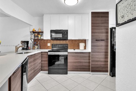 Copropriété à louer à Miami, Floride: 2 chambres, 122.17 m2 № 1942152 - photo 2