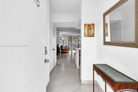 Copropriété à louer à Miami, Floride: 2 chambres, 122.17 m2 № 1942152 - photo 5