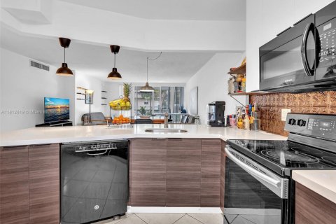 Copropriété à louer à Miami, Floride: 2 chambres, 122.17 m2 № 1942152 - photo 7