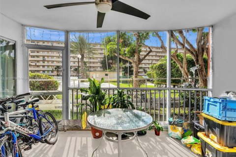 Copropriété à louer à Miami, Floride: 2 chambres, 122.17 m2 № 1942152 - photo 18